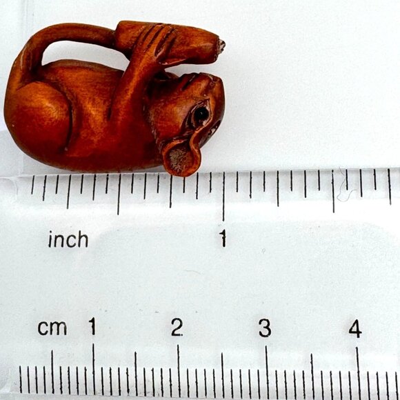 Ojime Bead Netsuke Hand-Carved Wooden Mouse Reading a Book Signed Figurine - Picture 4 of 9